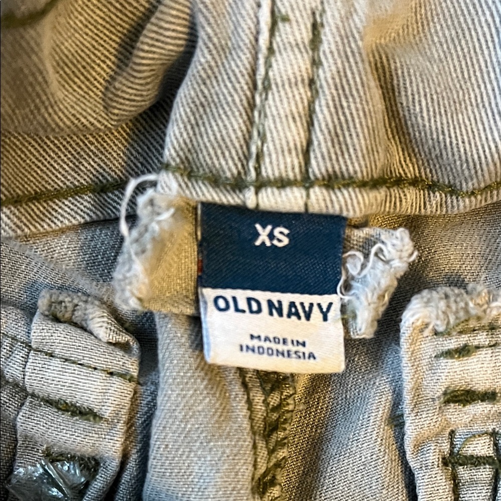 Old Navy High Waist Tie-Belt Shorts in Gray - Picture 2 of 2